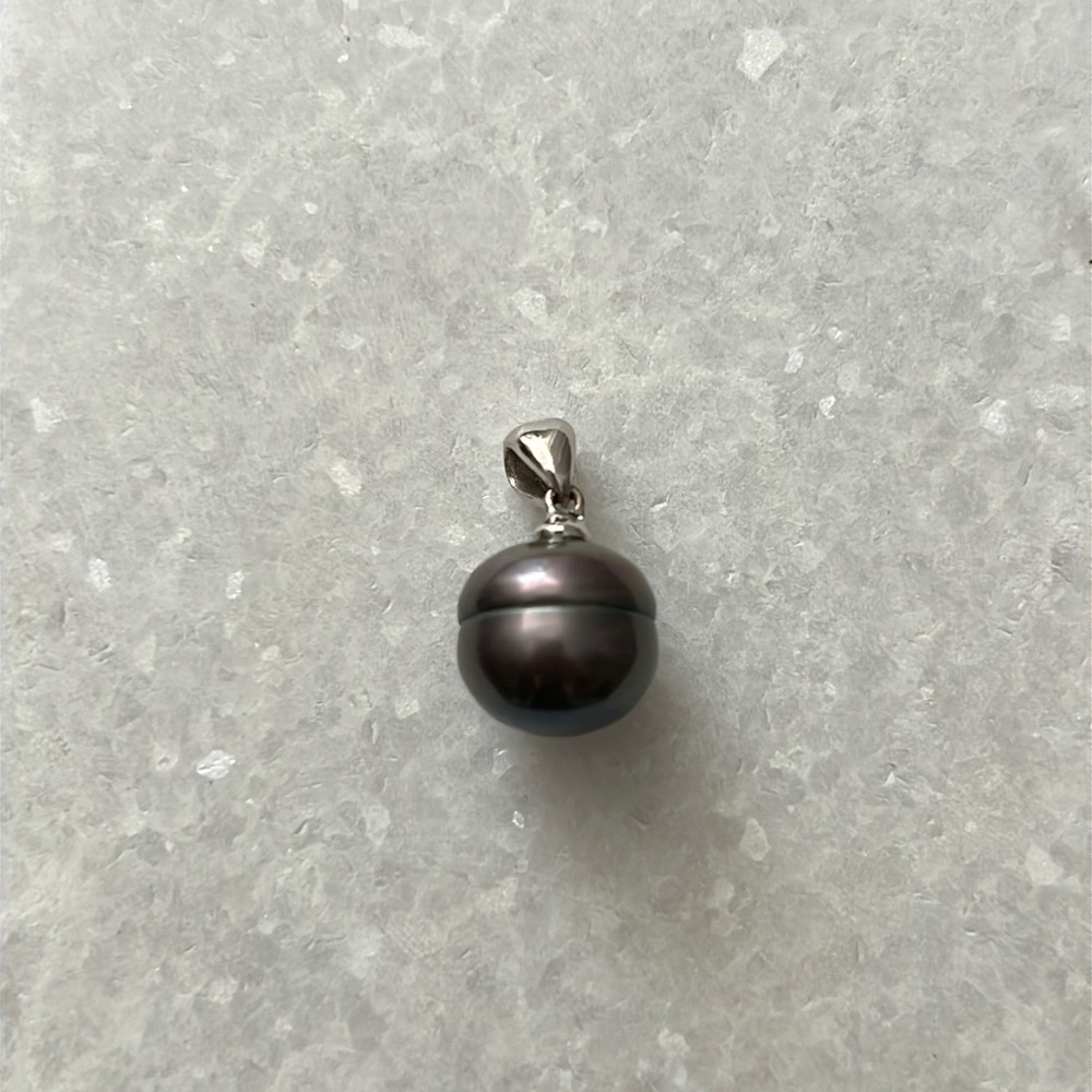 Black Mother of Pearl Pendant with silver bale